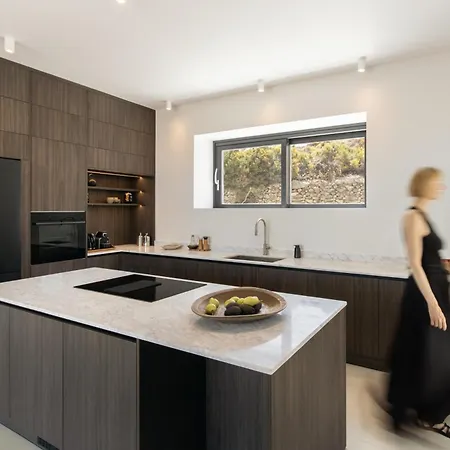 Moonhouse Paros Kostos