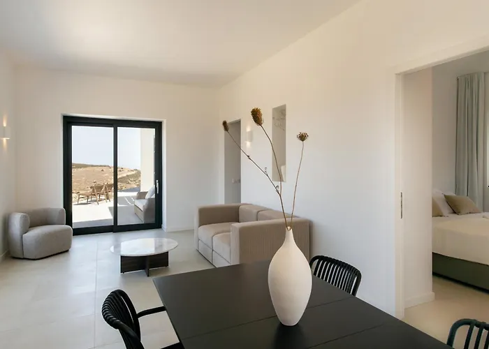 Moonhouse Paros Kostos