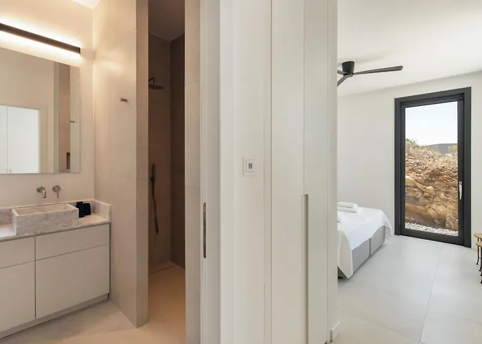 Moonhouse Paros Villa Kostos